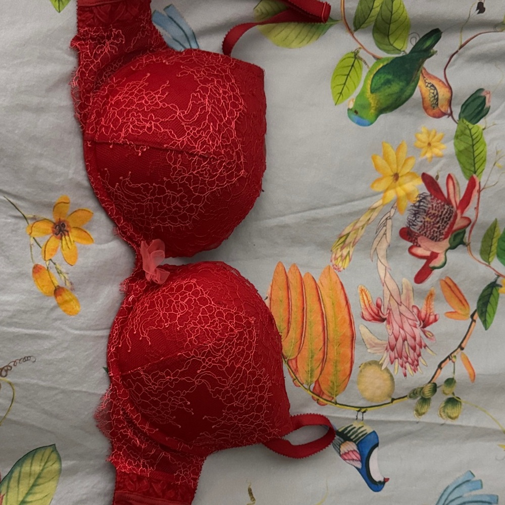 Victoria's Secret Vibrant Red Lace Bra
